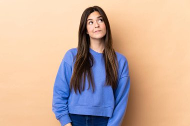 Tecrit edilmiş geçmişi olan Brezilyalı genç bir kız.