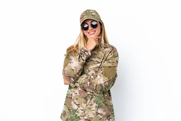 Donna Militare Isolata Sfondo Bianco Con Occhiali Sorridente — Foto Stock