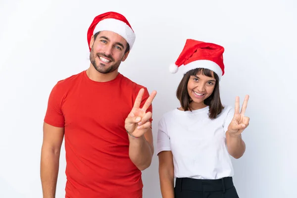 Jeune Couple Avec Chapeau Noël Isolé Sur Fond Blanc Souriant — Photo