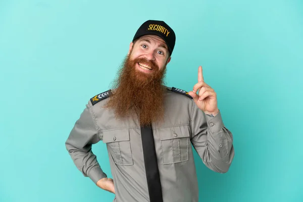 Redhead Bezpečnostní Muž Izolovaný Bílém Pozadí Ukazuje Zvedá Prst Znamení — Stock fotografie