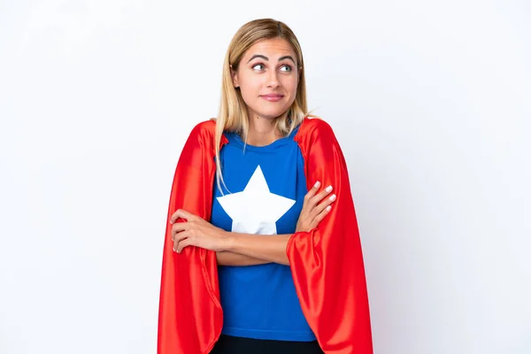 Super Hjälte Kaukasiska Kvinna Isolerad Bakgrund Gör Tvivel Gest Samtidigt — Stockfoto