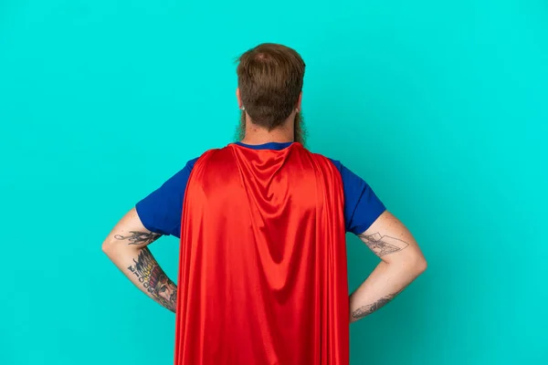 Rudowłosy Mężczyzna Stroju Superbohatera Tylnej Pozycji — Zdjęcie stockowe