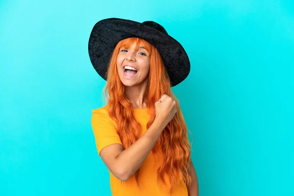 Young Woman Disguised Witch Isolated Blue Background Celebrating Victory — Stock Photo, Image