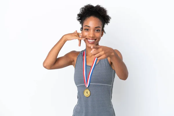 Joven Mujer Afroamericana Con Medallas Aisladas Sobre Fondo Blanco Haciendo —  Fotos de Stock
