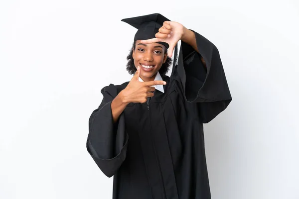 Genç Üniversite Mezunu Afro Amerikalı Bir Kadın Beyaz Arka Planda — Stok fotoğraf
