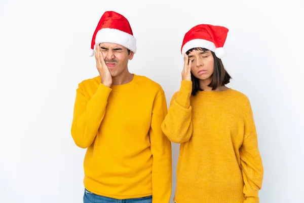 Junge Gemischte Rasse Paar Feiert Weihnachten Isoliert Auf Weißem Hintergrund — Stockfoto