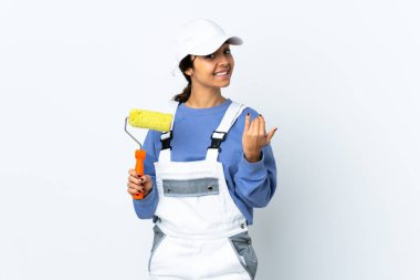 Ressam kadın izole edilmiş beyaz arka planda. Eli ile gelmesi için davet ediyor. Gelmene sevindim.