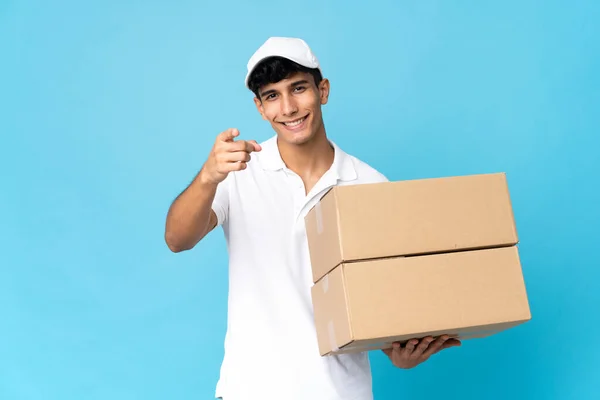 Delivery Argentinian Man Isolated Blue Background Pointing Front Happy Expression — Stock Photo, Image