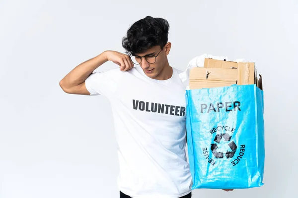 Joven Sosteniendo Una Bolsa Reciclaje Llena Papel Sufriendo Dolor Hombro — Foto de Stock