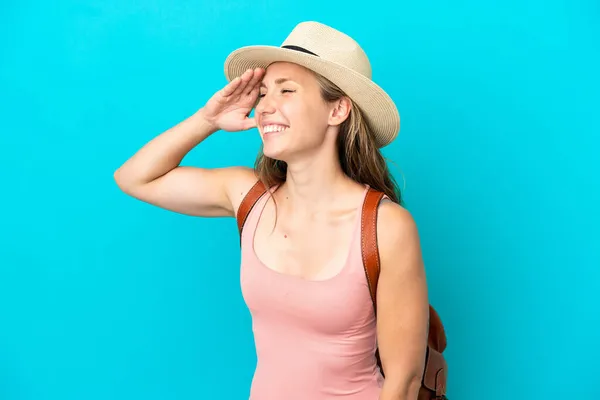 Joven Mujer Caucásica Vacaciones Verano Aislado Sobre Fondo Azul Dado — Foto de Stock