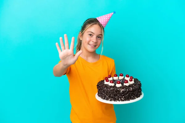 Piccola Ragazza Caucasica Con Torta Compleanno Isolata Sfondo Blu Contando — Foto Stock