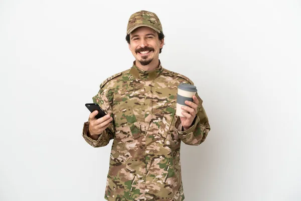 Soldat Man Isolerad Vit Bakgrund Håller Kaffe För Att Bort — Stockfoto