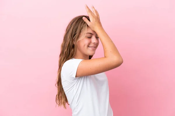 Piccola Ragazza Caucasica Isolata Sfondo Rosa Realizzato Qualcosa Intende Soluzione — Foto Stock