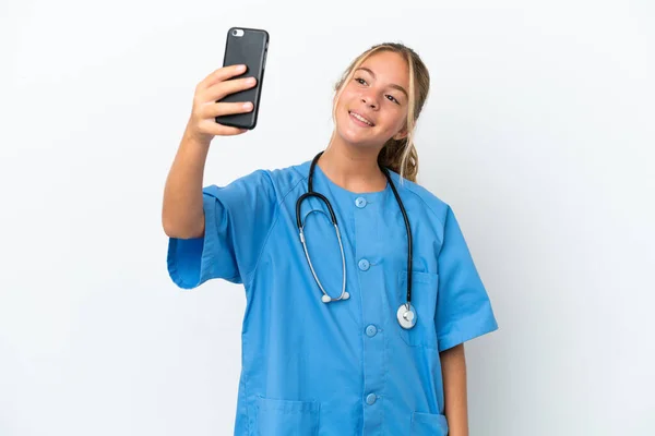 Kleines Kaukasisches Mädchen Verkleidet Als Chirurg Isoliert Auf Weißem Hintergrund — Stockfoto