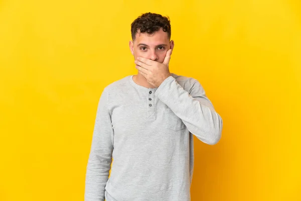 Young Caucasian Handsome Man Isolated Yellow Background Covering Mouth Hand — Stock Photo, Image