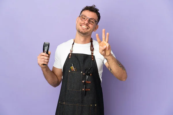 Barbiere Uomo Caucasico Grembiule Isolato Sfondo Viola Felice Contando Tre — Foto Stock