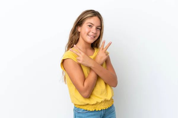 Menina Caucasiana Pouco Isolado Fundo Branco Sorrindo Mostrando Sinal Vitória — Fotografia de Stock