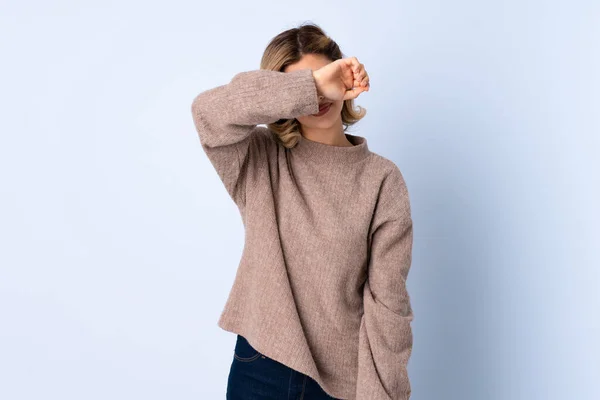 Young Russian Woman Isolated Blue Background Covering Eyes Hands — Stock Photo, Image