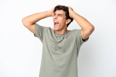 Beyaz arka planda izole edilmiş genç Arjantinli adam,