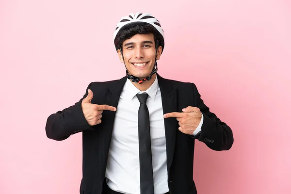 Argentijnse Zakenman Met Fiets Helmen Isoleted Roze Achtergrond — Stockfoto