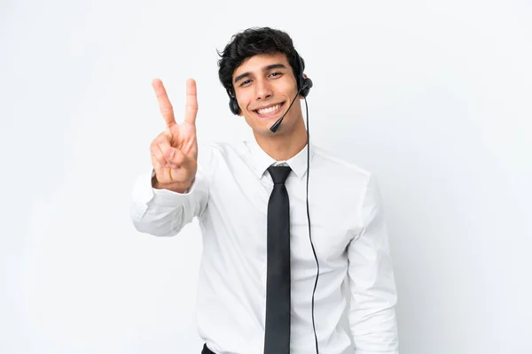 Telemarketer Człowiek Pracuje Słuchawki Odizolowane Białym Tle Uśmiechając Się Pokazując — Zdjęcie stockowe