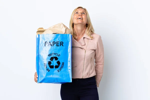Femme Âge Moyen Tenant Sac Recyclage Plein Papier Recycler Isolé — Photo