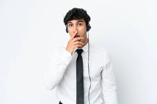 Telemarketer Άνθρωπος Που Εργάζονται Ένα Ακουστικό Απομονώνονται Λευκό Φόντο Έκπληκτος — Φωτογραφία Αρχείου
