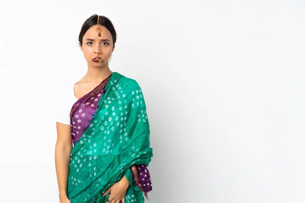 Mladá Indická Žena Izolované Bílém Pozadí Smutným Výrazem — Stock fotografie