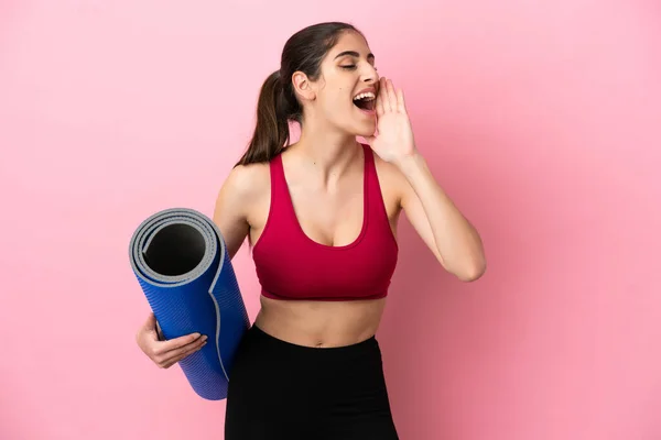 Young Sport Caucasian Woman Going Yoga Classes While Holding Mat — Stock Photo, Image