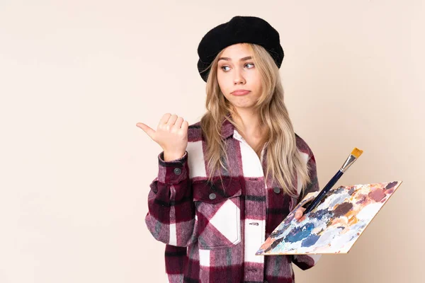 Adolescente Artista Chica Sosteniendo Una Paleta Aislada Sobre Fondo Azul — Foto de Stock