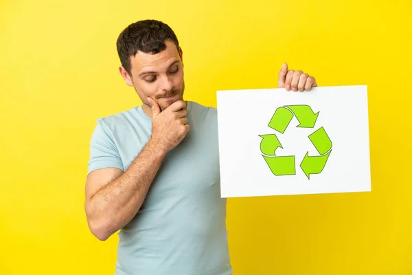 Brazilian Man Isolated Purple Background Holding Placard Recycle Icon — Stock Photo, Image