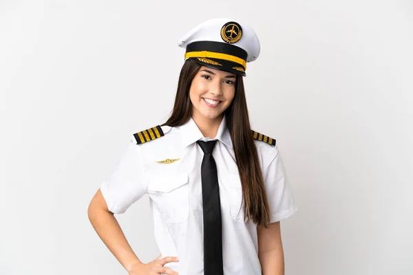 巴西女孩飞行员飞越孤立的白色背景大笑 — 图库照片