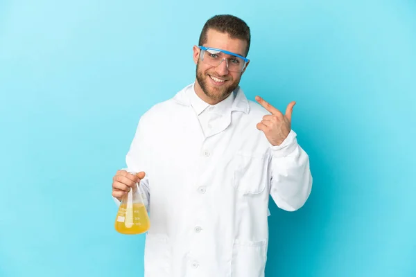 Young Caucasian Scientific Man Isolated Blue Background Giving Thumbs Gesture — Stock Photo, Image