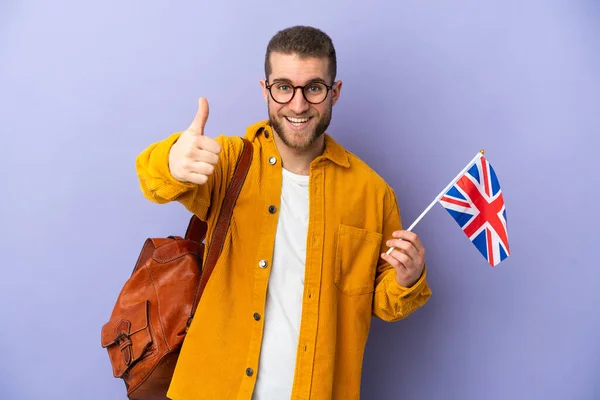 Jeune Homme Caucasien Tenant Drapeau Royaume Uni Isolé Sur Fond — Photo