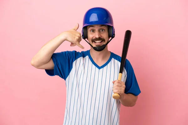 Beyzbol Oynayan Beyaz Bir Adam Pembe Arka Planda Izole Bir — Stok fotoğraf