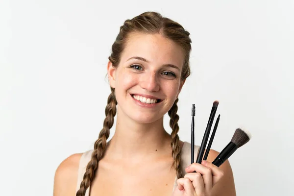 Mujer Joven Caucásica Aislada Sobre Fondo Blanco Sosteniendo Cepillo Maquillaje — Foto de Stock