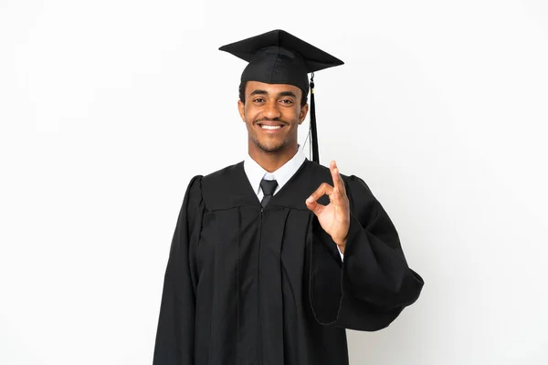 Afrikalı Amerikalı Üniversite Mezunu Izole Edilmiş Beyaz Arka Planda Parmaklarıyla — Stok fotoğraf
