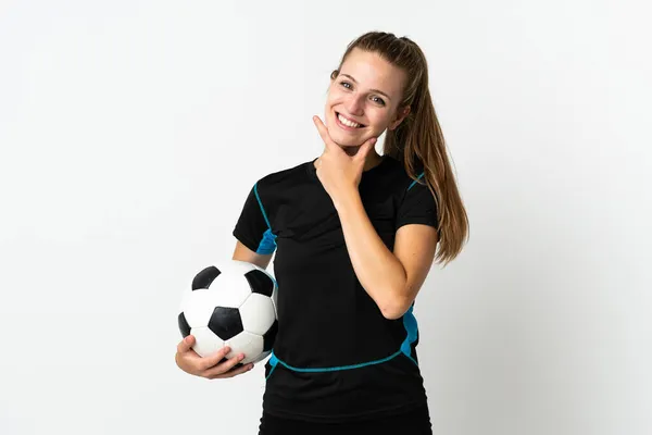 Νεαρή Γυναίκα Ποδοσφαιριστής Απομονωμένη Λευκό Φόντο Χαρούμενη Και Χαμογελαστή — Φωτογραφία Αρχείου