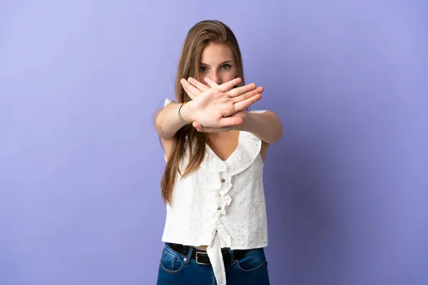 Jeune Femme Caucasienne Sur Fond Isolé Faisant Geste Arrêt Avec — Photo