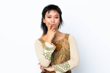 Genç Uruguaylı kız soyutlanmış beyaz bir geçmişi var.