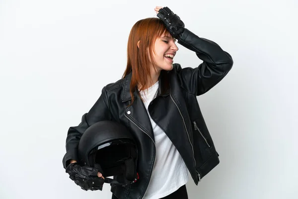 Roodharige Meisje Met Een Motorfiets Helm Geïsoleerd Witte Achtergrond Heeft — Stockfoto