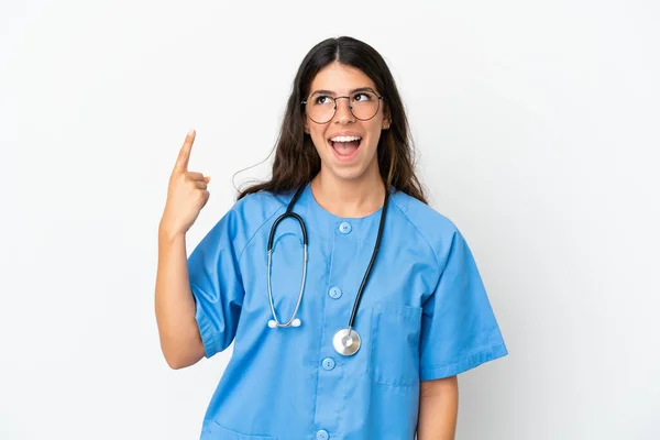 Jovem Cirurgião Médico Mulher Caucasiana Isolado Fundo Branco Apontando Para — Fotografia de Stock