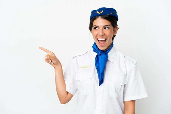 Stewardessa Samolotu Kaukaska Kobieta Izolowana Białym Tle Wskazując Palcem Bok — Zdjęcie stockowe