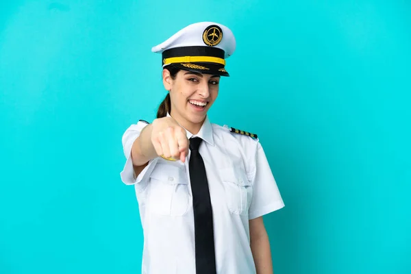 Flugzeugpilotin Kaukasische Frau Isoliert Auf Blauem Hintergrund Zeigt Nach Vorne — Stockfoto