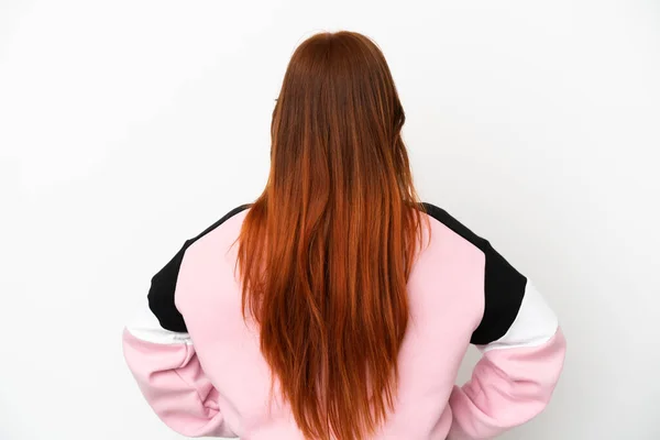 Mulher Ruiva Jovem Isolado Fundo Branco Posição Traseira — Fotografia de Stock