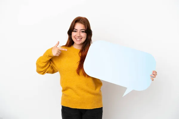 Mulher Ruiva Jovem Isolado Fundo Branco Segurando Uma Bolha Fala — Fotografia de Stock