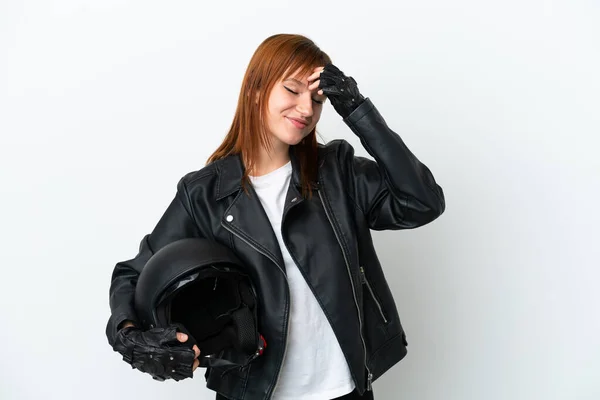 Roodharige Meisje Met Een Motorfiets Helm Geïsoleerd Witte Achtergrond Lachen — Stockfoto