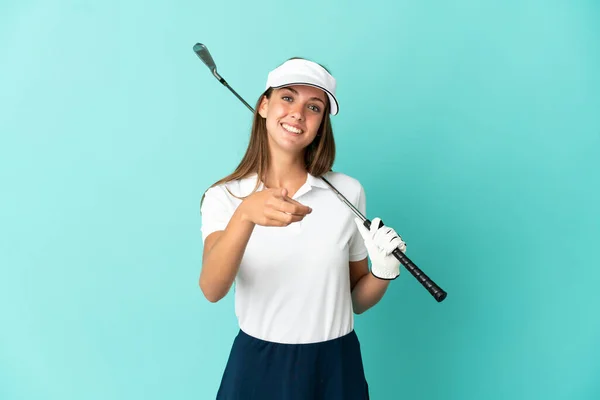 Vrouw Spelen Golf Geïsoleerde Blauwe Achtergrond Wijzend Front Met Gelukkige — Stockfoto