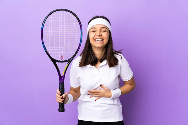 Genç Bayan Tenisçi Izole Arka Planda Gülümsüyor — Stok fotoğraf