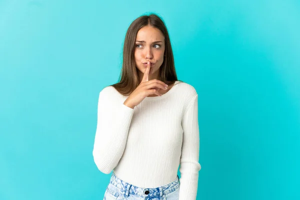 Jovem Mulher Sobre Fundo Azul Isolado Mostrando Sinal Silêncio Gesto — Fotografia de Stock